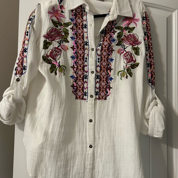 Avanti Tops - Avanti White Shirt with Colorful Embroidery